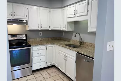 610 S Franklin St #C304, Holbrook, MA 02343 - Photo 3