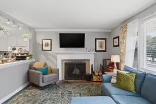 28 Hilltop Cir, Worcester, MA 01609 - Photo 3