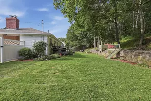 28 Hilltop Cir, Worcester, MA 01609 - Photo 25