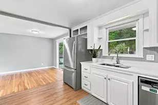 28 Hilltop Cir, Worcester, MA 01609 - Photo 3