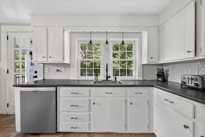 37 Acorn St, Middleborough, MA 02346 - Photo 5