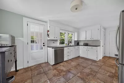 37 Acorn St, Middleborough, MA 02346 - Photo 3