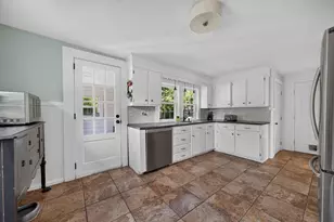 37 Acorn St, Middleborough, MA 02346 - Photo 3
