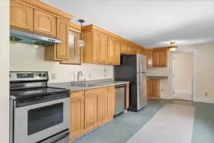 8 Crown St, Worcester, MA 01609 - Photo 13