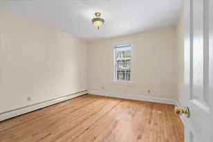 8 Crown St, Worcester, MA 01609 - Photo 11
