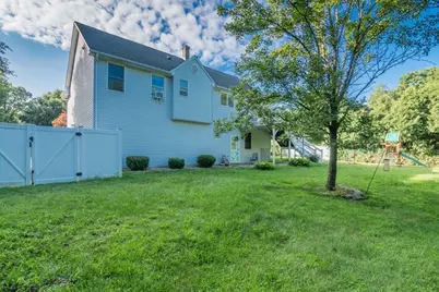 4 Phillips Place, Hadley, MA 01035 - Photo 9