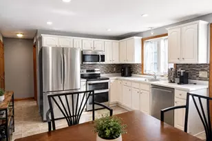 34 Old Plymouth St, East Bridgewater, MA 02333 - Photo 3