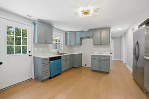 44 Topsfield Cir, Shrewsbury, MA 01545 - Photo 3