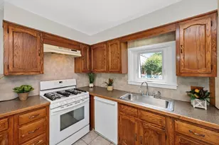 1 Bay View Pl, Boston, MA 02127 - Photo 7