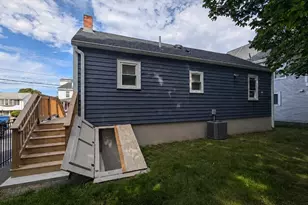 22 Walnut St, Revere, MA 02151 - Photo 13