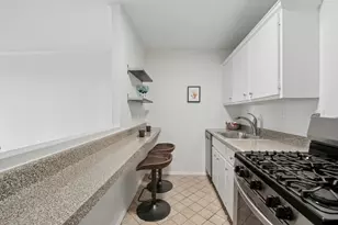 2 Hawthorne Pl, Boston, MA 02114 - Photo 9