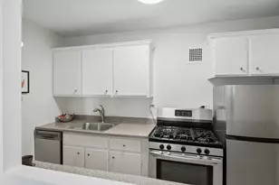 2 Hawthorne Pl, Boston, MA 02114 - Photo 9