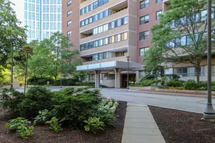 2 Hawthorne Pl, Boston, MA 02114 - Photo 19