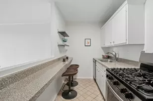 2 Hawthorne Pl, Boston, MA 02114 - Photo 9