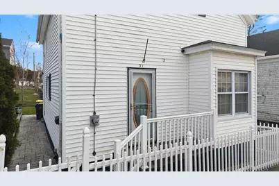 31 Sachem St, Fall River, MA 02724 - Photo 3