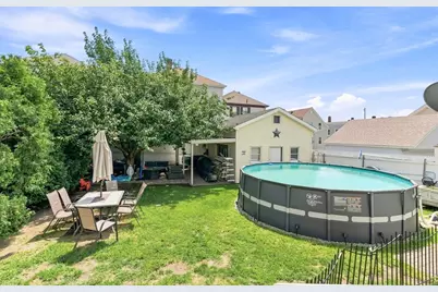 34 Everett St, Fall River, MA 02723 - Photo 33