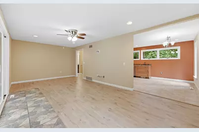 9 Flintlock Ln, Amherst, MA 01002 - Photo 7