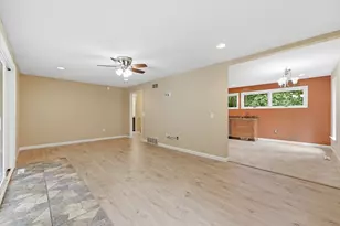 9 Flintlock Ln, Amherst, MA 01002 - Photo 7