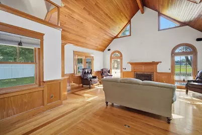 41 Cottage St, Amherst, MA 01002 - Photo 15