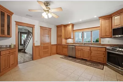 41 Cottage St, Amherst, MA 01002 - Photo 5