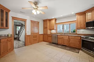 41 Cottage St, Amherst, MA 01002 - Photo 5