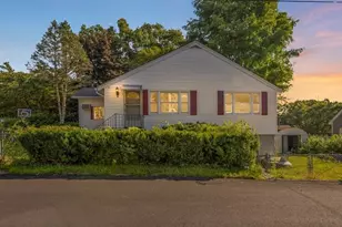 32 Hillcrest Rd, Dracut, MA 01826 - Photo 1