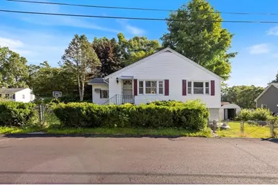 32 Hillcrest Rd, Dracut, MA 01826 - Photo 3