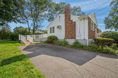 111 Crestfield Dr, Brockton, MA 02302 - Photo 3