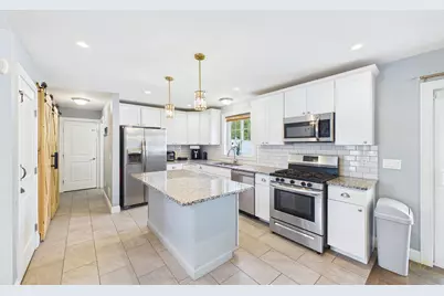 65 Armsby St, New Bedford, MA 02745 - Photo 9