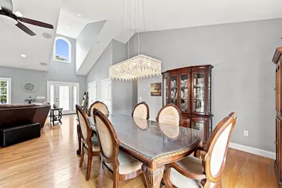 154 Mayflower Ave, Chicopee, MA 01013 - Photo 9