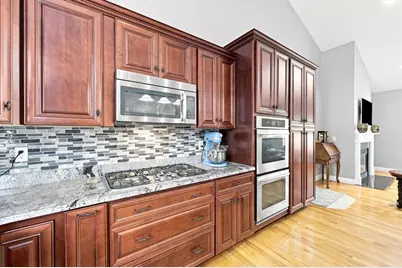 154 Mayflower Ave, Chicopee, MA 01013 - Photo 11