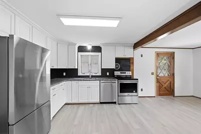 22 Dartmouth St, South Hadley, MA 01075 - Photo 9