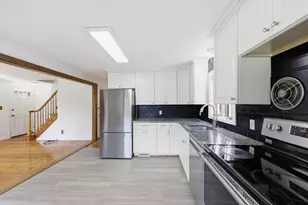 22 Dartmouth St, South Hadley, MA 01075 - Photo 7
