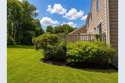 62 Laurel St #B, Greenfield, MA 01301 - Photo 3