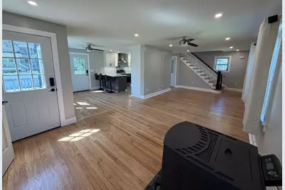 408 Davis St, Greenfield, MA 01301 - Photo 9