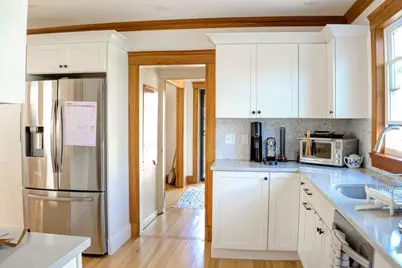 656 W Roxbury Pkwy, Boston, MA 02131 - Photo 5