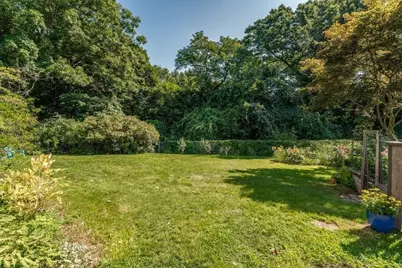 116 Pleasant St, Holyoke, MA 01040 - Photo 29