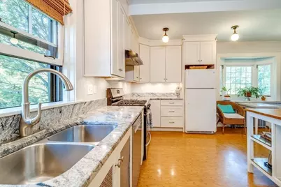 116 Pleasant St, Holyoke, MA 01040 - Photo 11