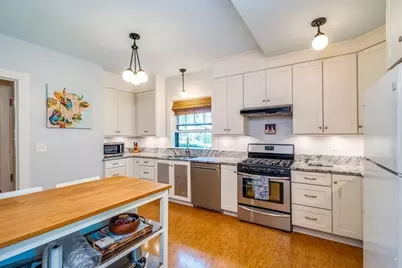 116 Pleasant St, Holyoke, MA 01040 - Photo 9