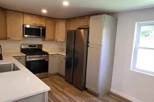 19 Oliver St, Lowell, MA 01854 - Photo 5
