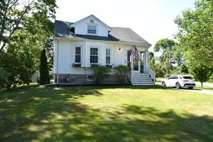 26 Cross St, West Bridgewater, MA 02379 - Photo 1
