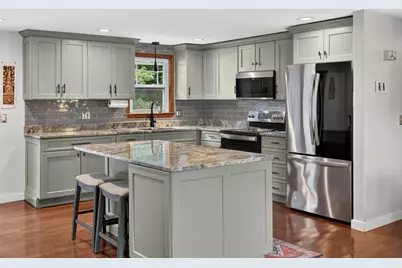106 Tanglewood Dr, Falmouth, MA 02536 - Photo 11