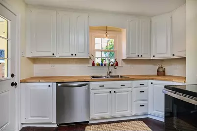 26 Smith St, Greenfield, MA 01301 - Photo 5