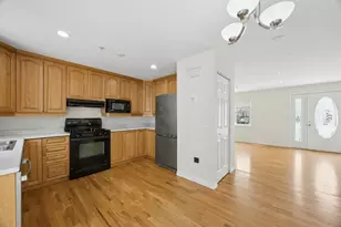 40 Myrtle St, Waltham, MA 02453 - Photo 5