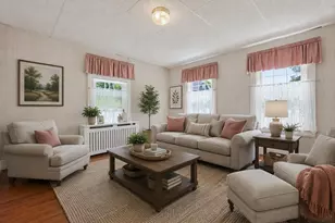 98 Pleasant St, Franklin, MA 02038 - Photo 15