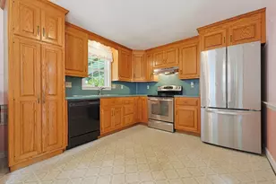 98 Pleasant St, Franklin, MA 02038 - Photo 5