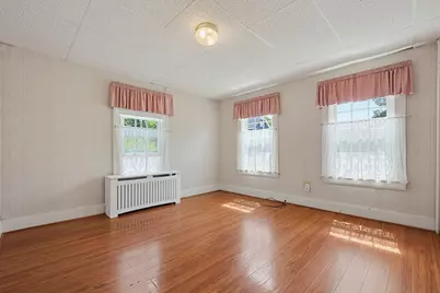98 Pleasant St, Franklin, MA 02038 - Photo 17