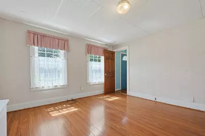 98 Pleasant St, Franklin, MA 02038 - Photo 15