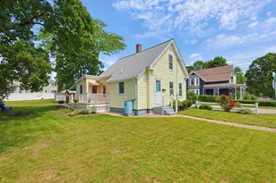 98 Pleasant St, Franklin, MA 02038 - Photo 3