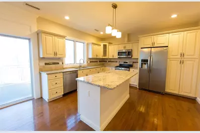 194 Oak St, Shrewsbury, MA 01545 - Photo 3